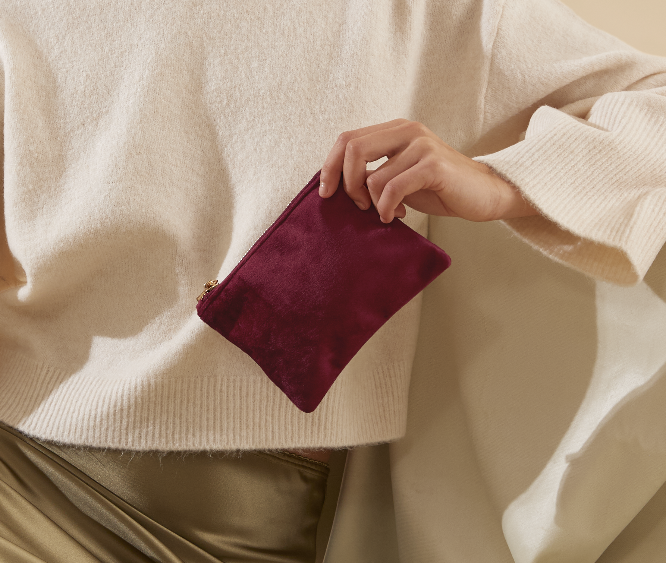VELVET ACCESSORY POUCH